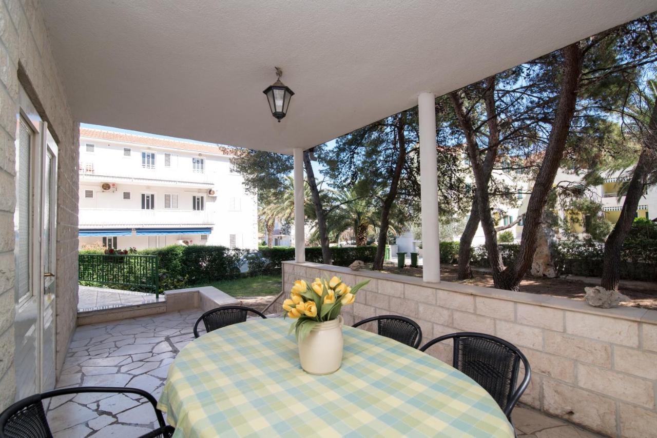 Apartments Pinija Supetar Exterior foto